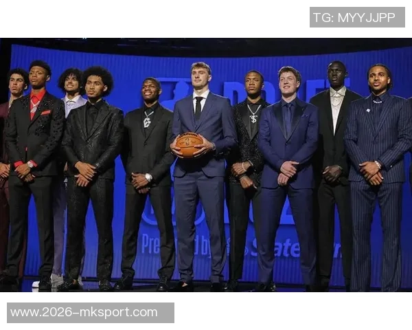 独行侠训练照曝光弗拉格与安东尼戴维斯展开激烈对抗