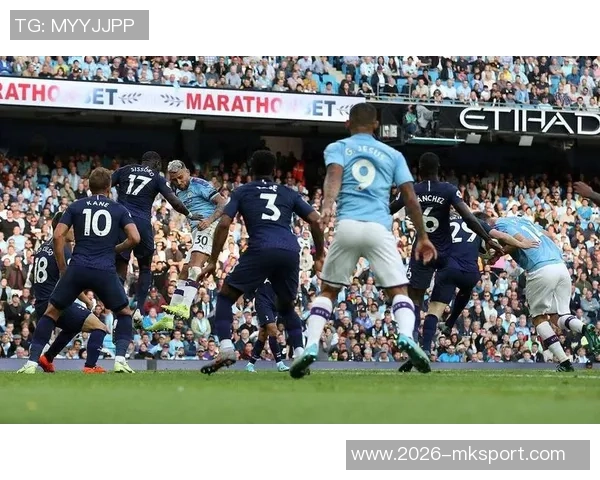 差点出事！热刺后场出球被断，勒温得球后扫射高出横梁