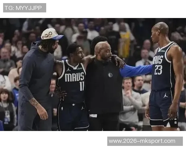 马丁盛赞球队氛围欧文与浓眉共同关注团队发展